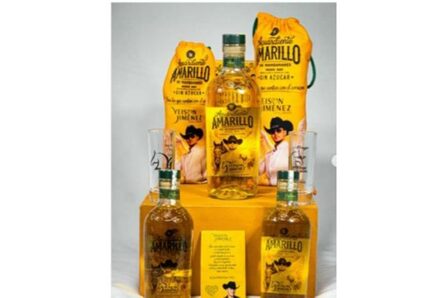Ojo con este aguardiente amarillo de Manzanares con imagen de Yeison Jiménez. Es falso