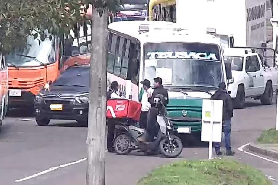 Choque entre bus y motocicleta, 25 de noviembre.