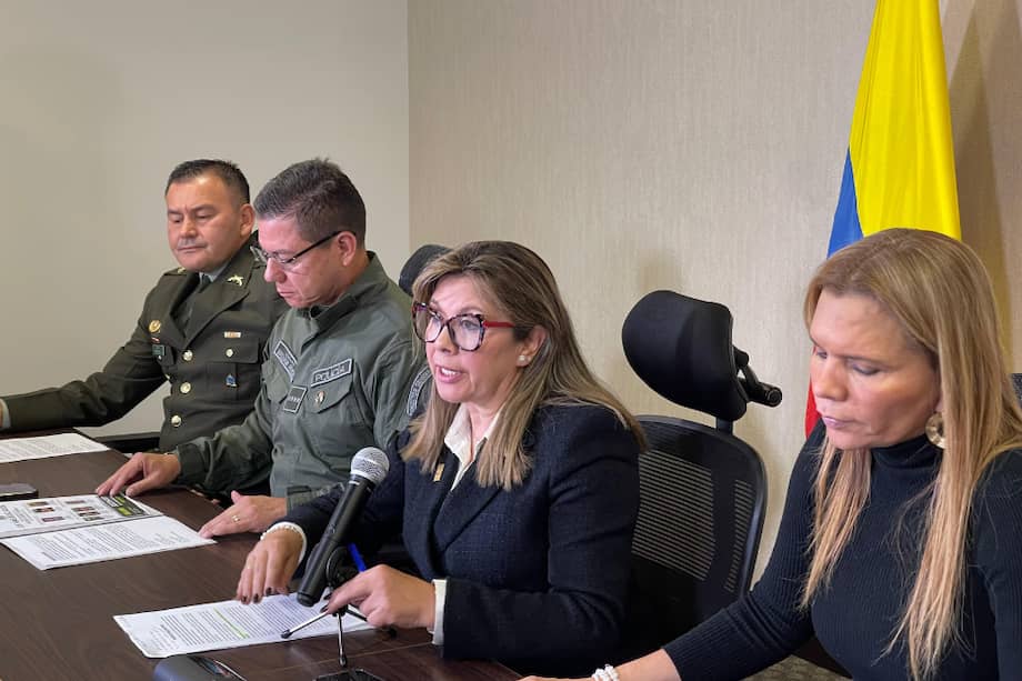 La fiscal general y el director de la Policía dieron a conocer las órdenes y las recompensas en contra de estas personas que estarían detrás del crimen.