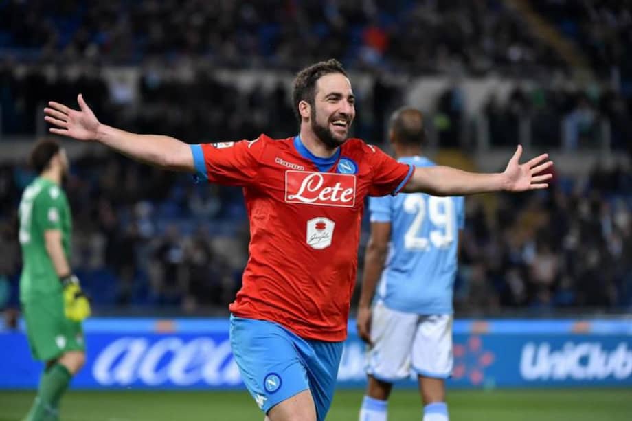 Gonzalo Higuaín abrió el marcador en el partido que ganó el Nápoles 0-2 a Lazio. / EFE