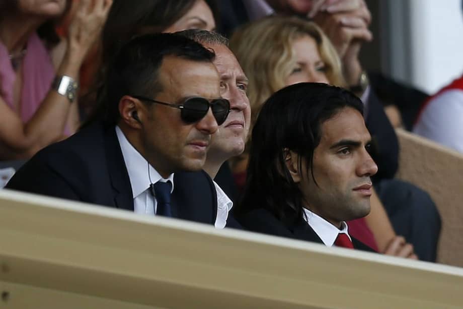 Jorge Mendes junto a Falcao en uno de los partidos del Mónaco. Foto: AFP
