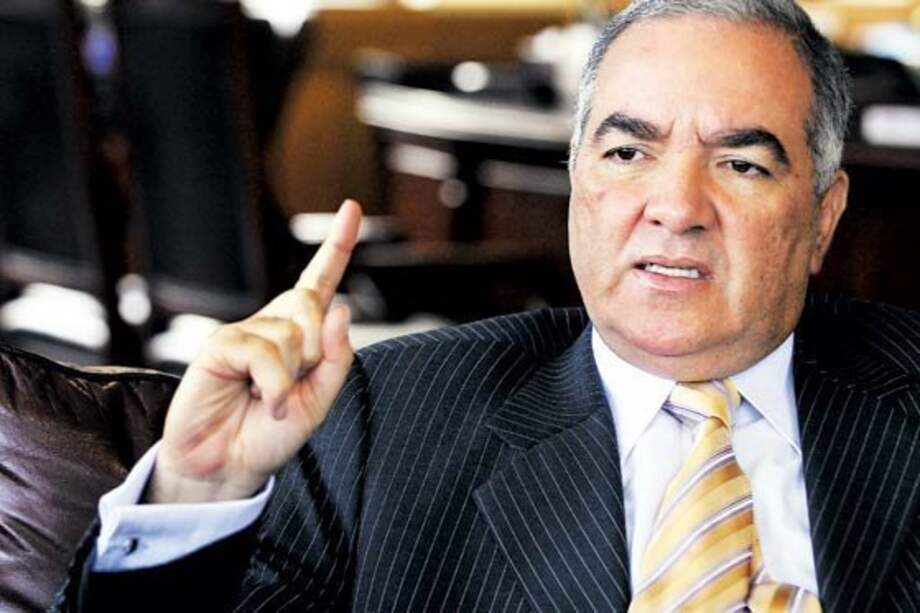 Edgardo Maya Villazón, contralor General.