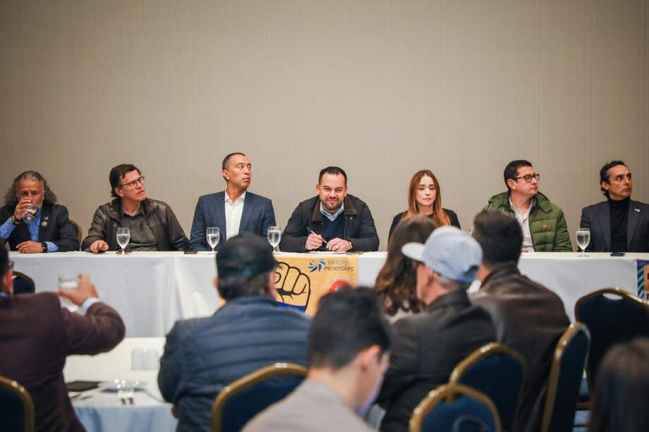 El acuerdo contó con la participación de
Sintraminerales, Fenaltrase y ÚNETE.