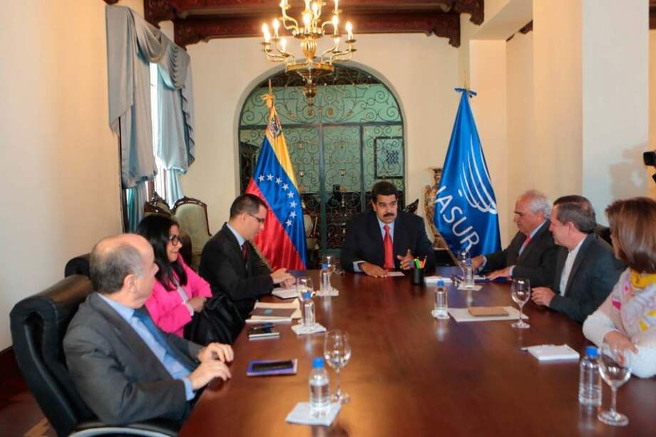 Reunión en el Palacio de Miraflores con miembros de una delegación de Unión Suramericana de Naciones (Unasur). / Efe