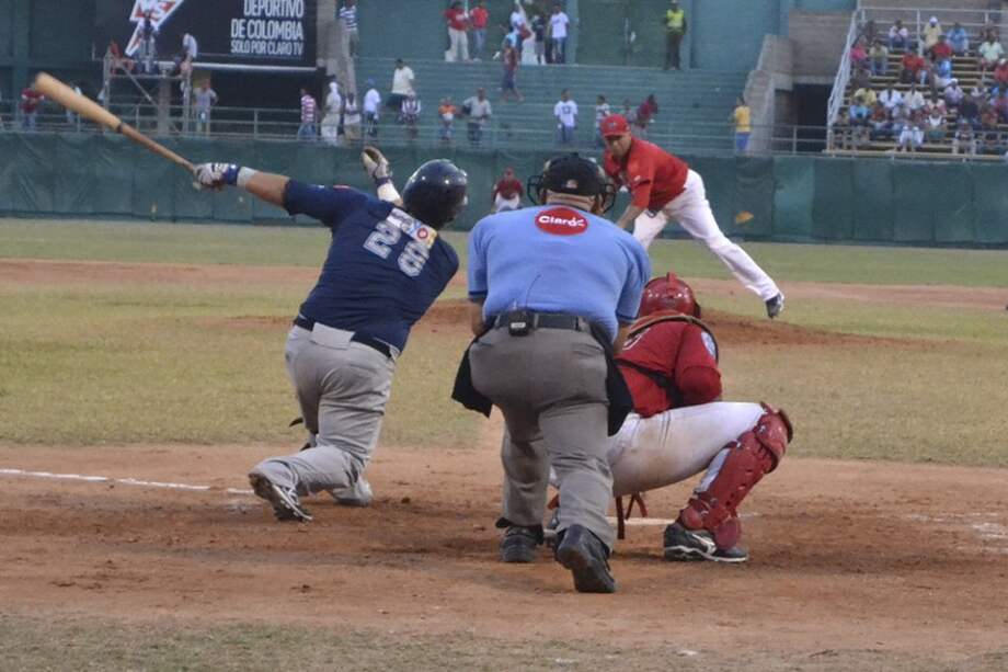 Leones derrota a Tigres y empata la serie final de la Copa Versus de Béisbol