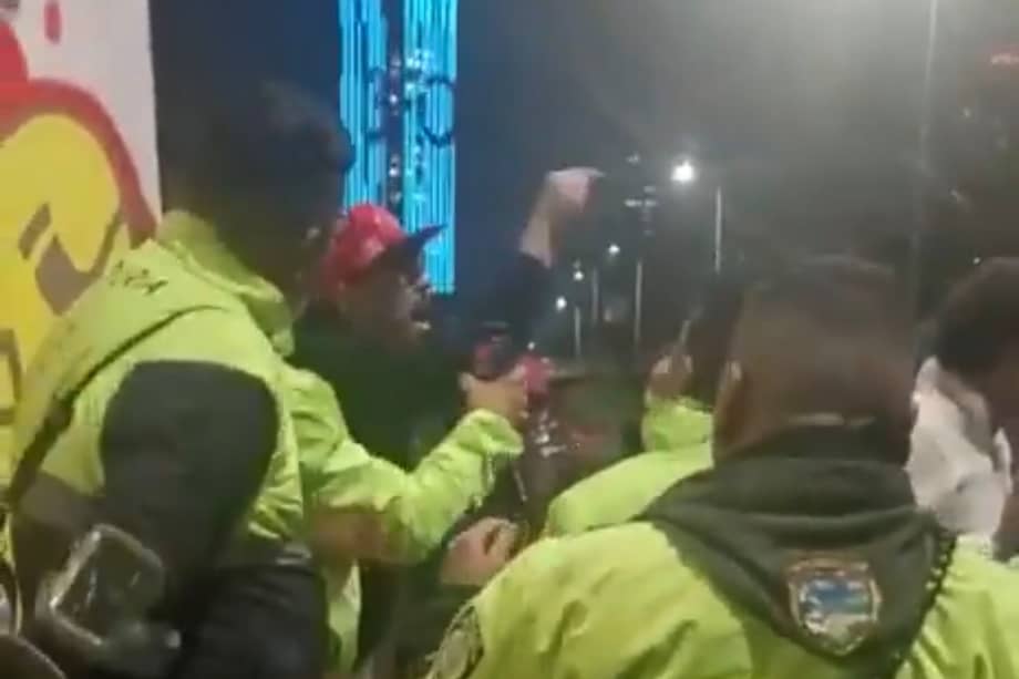 Los constantes choques del concejal con la Policía y con periodistas han abierto un debate sobre los límites entre la veeduría ciudadana, la protesta y el respeto a la autoridad desde un cargo de representación pública.