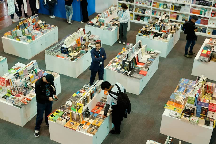 Este viernes, en Bogotá (Colombia). Los escritores Piedad Bonnett y Javier Cercas tomarán la palabra este viernes por la noche en la inauguración de la FilBo, que tiene a España como país invitado de honor con la propuesta de "Una cultura para la paz". / Mauricio Dueñas Castañeda.