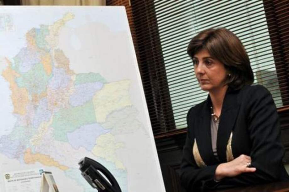 Conservadores reversarían intención de moción de censura contra la Canciller