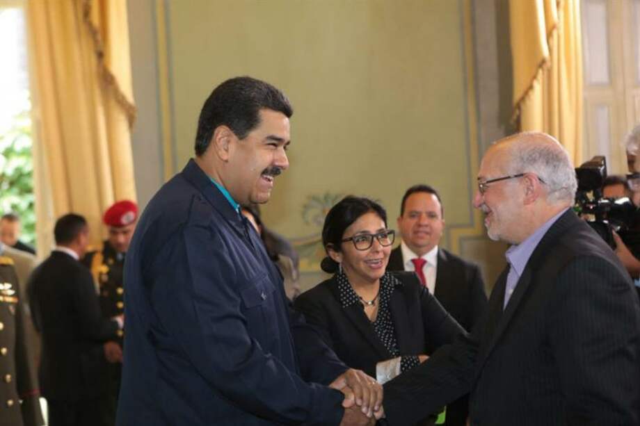 El presidente venezolano Nicolás Maduro y el ministro de Industria, Minería y Comercio de Irán, Mohammad Reza Nematzadeh / EFE