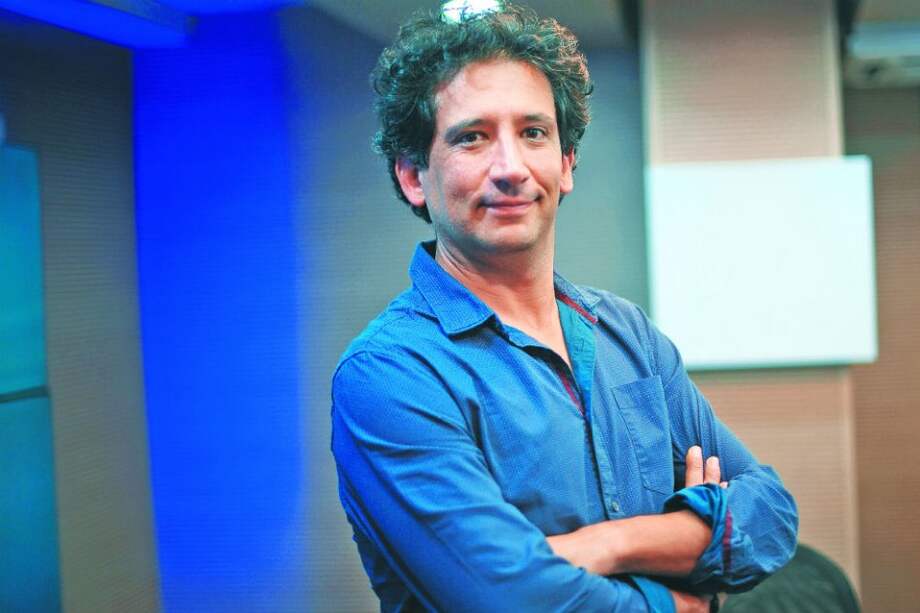 Antonio Casale considera que tanto la radio juvenil como la deportiva o la informativa exigen preparación, rigor y sobre todo amor por el oficio. / Cristian Garavito