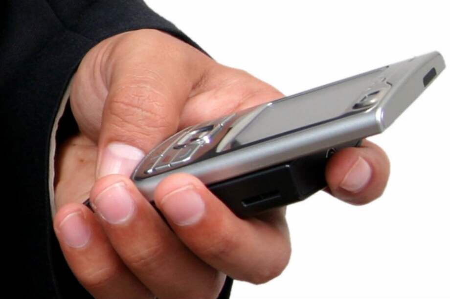 Cubanos ya pueden consultar el correo electrónico desde su celular