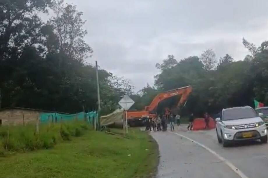 Bloqueo registrado este 31 de marzo en el sector de Cajibío, en la vía Panamericana.