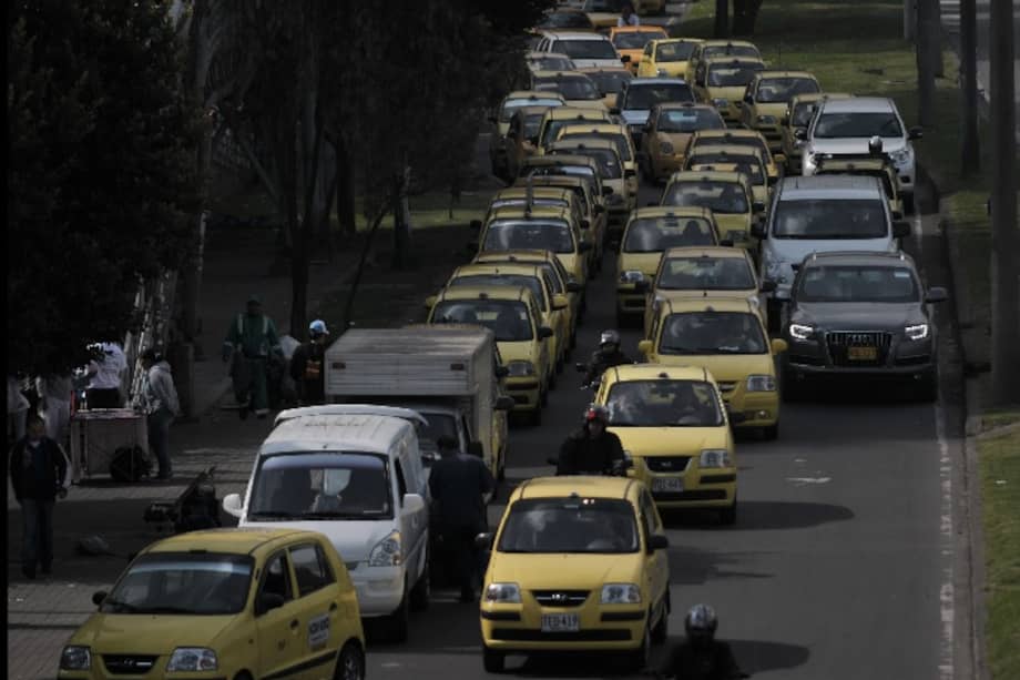 El proceso que le da la información del carro es muy rápido y fácil. /Archivo