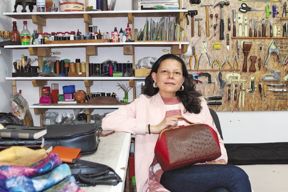 Tejada se dedica a la marroquinería desde hace 18 años./ Valeria Cortés.