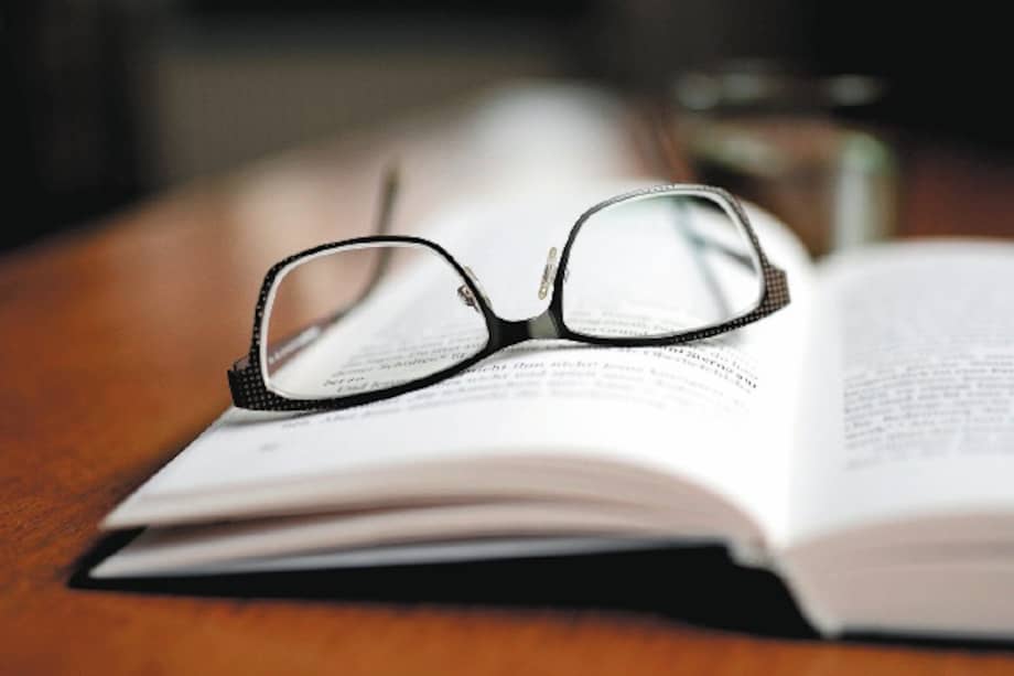 El frenetismo de la realidad que vivimos y la gran variedad de alternativas de entretenimiento inmediato que tenemos a nuestra disposición, hacen que encajar en nuestra rutina diaria una actividad que por antonomasia requiere tiempo y concentración, como la lectura, se convierta cada vez más en una tarea de difícil consecución.