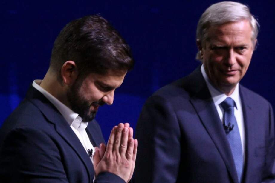 Este domingo se define en las urnas la segunda vuelta presidencial en Chile: Gabriel Boric (izq.) o José Antonio Kast (der.). Hoy se conoce el ganador. / AFP