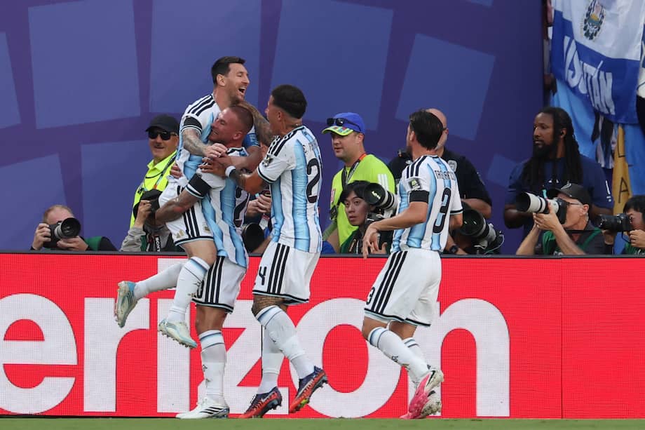 Así celebraron los argentinos el gol contra Suiza.
