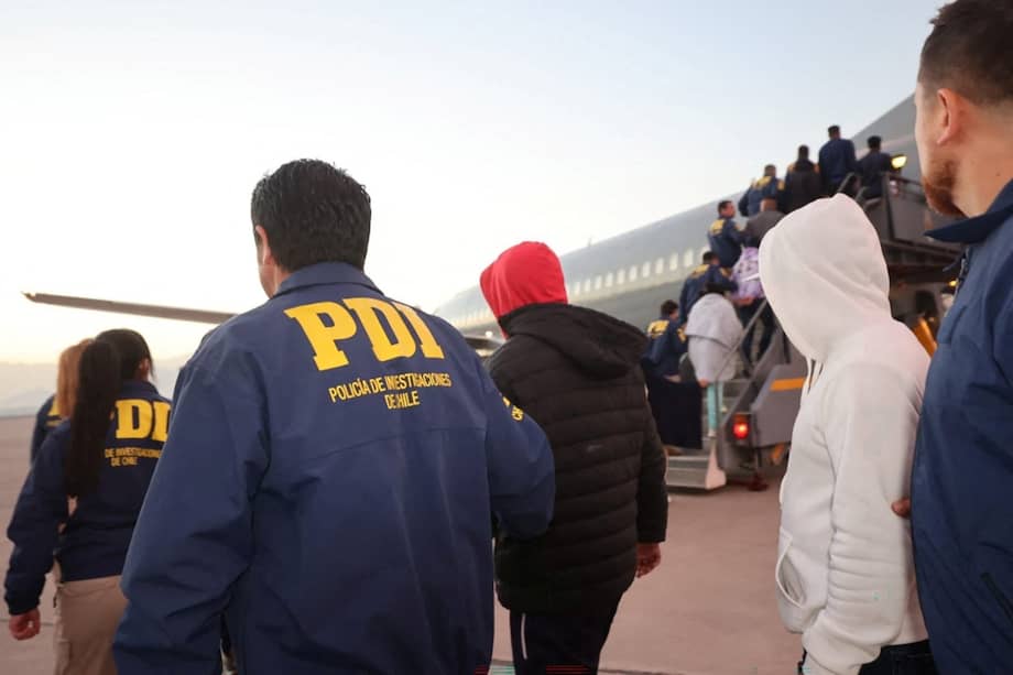 Kast ha prometido la expulsión de 300.000 personas migrantes.