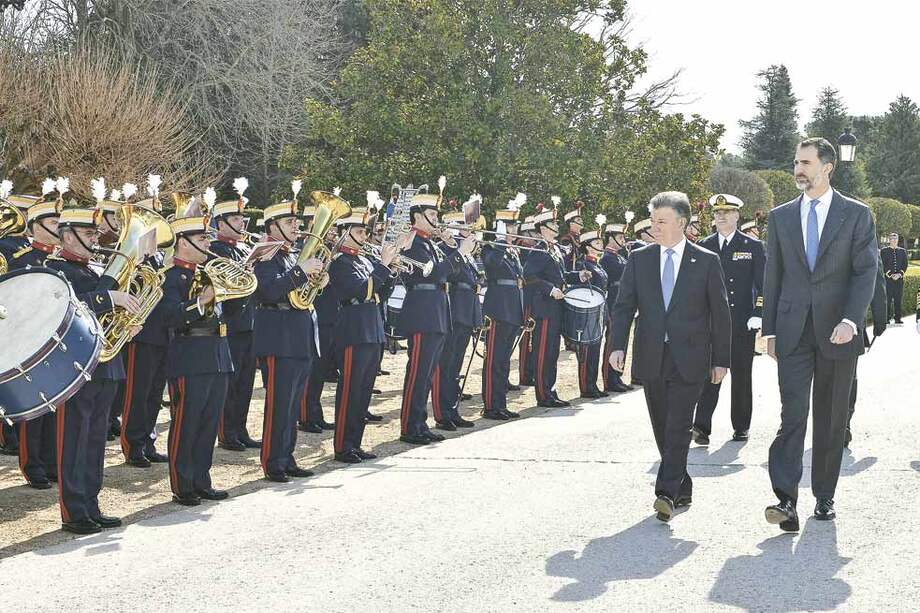 Ceremonia de bienvenida al presidente Juan Manuel Santos, rendida por el rey Felipe VI de España en el Palacio El Pardo, en Madrid. / SIG
