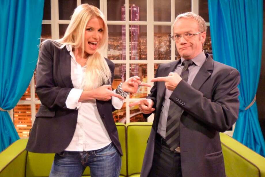 Mary Méndez Carlos Giraldo en el set de "Sweet". / Colombiana de Televisión.