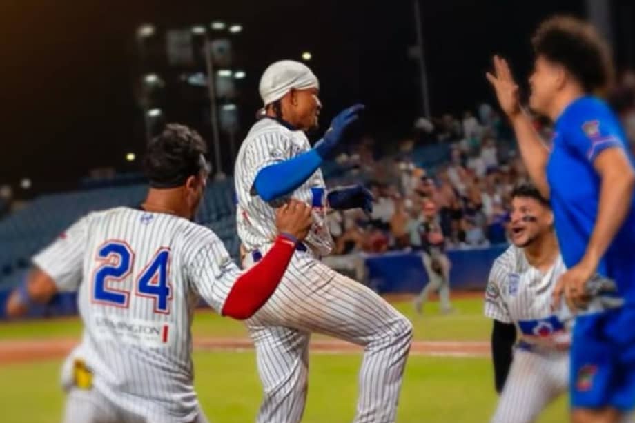 La celebración de los jugadores de Caimanes de Barranquilla.