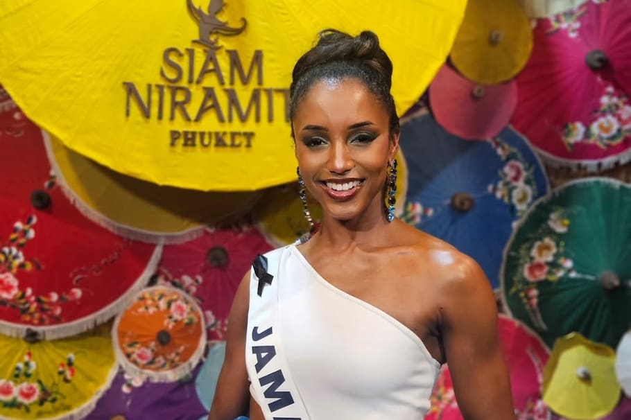 Luego de casi un mes de terapia intensiva por la fuerte caída que sufrió en Miss Universo 2025, la reina de belleza dejó Tailandia y regresó a su país. Imágenes.