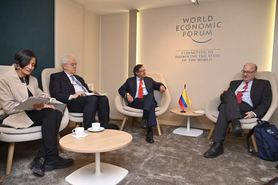 Gustavo Petro ha mantenido distintos encuentros en el marco de la reunión del Foro Económico Mundial en Davos, Suiza. En la foto está con el presidente del BID, Ilan Goldfajn.