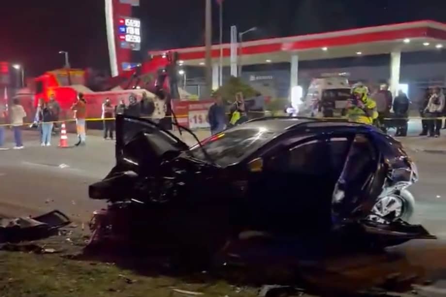 Según el reporte preliminar de las autoridades de tránsito, Edna Rodríguez conducía una camioneta particular cuando, en medio de la dinámica del accidente, el vehículo en el que se movilizaba colisionó con otros automotores que circulaban por el corredor vial. Debido al impacto, la mujer perdió la vida en el sitio.