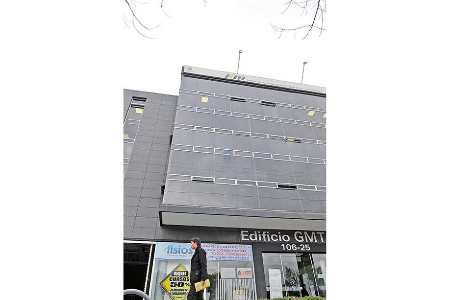 Fachada de uno de los puntos de atención en los que los usuarios registran sus automotores. / Liz Durán - El Espectador