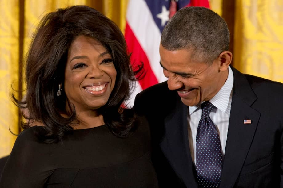 Oprah Winfrey superó múltiples dificultades en su infancia y ahora es la dueña de US$2.800 millones como patrimonio personal. Barack Obama le debe buena parte de su triunfo. / AP