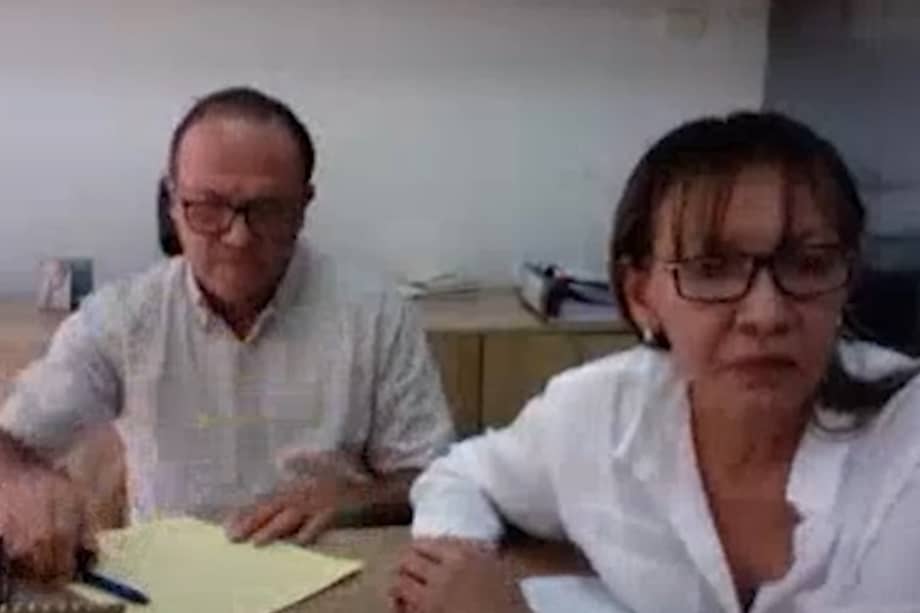 Los exfuncionarios investigados son Jorge Luis Sampayo y Gertrudis María Peralta. También es investigado el contratista Julio César Altamar.