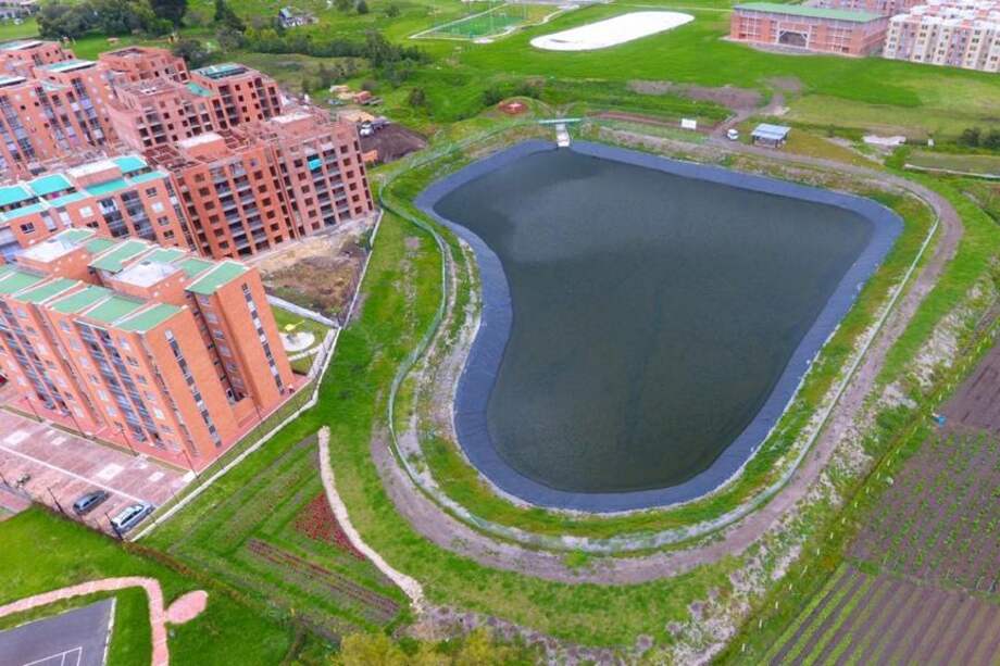 Para la ejecución de esta obra, la CAR asignó y avaló un predio de 20.401 m2, propiedad del municipio de Facatativá, en el que se dispusieron de 8.363 m2 para el banco de agua.