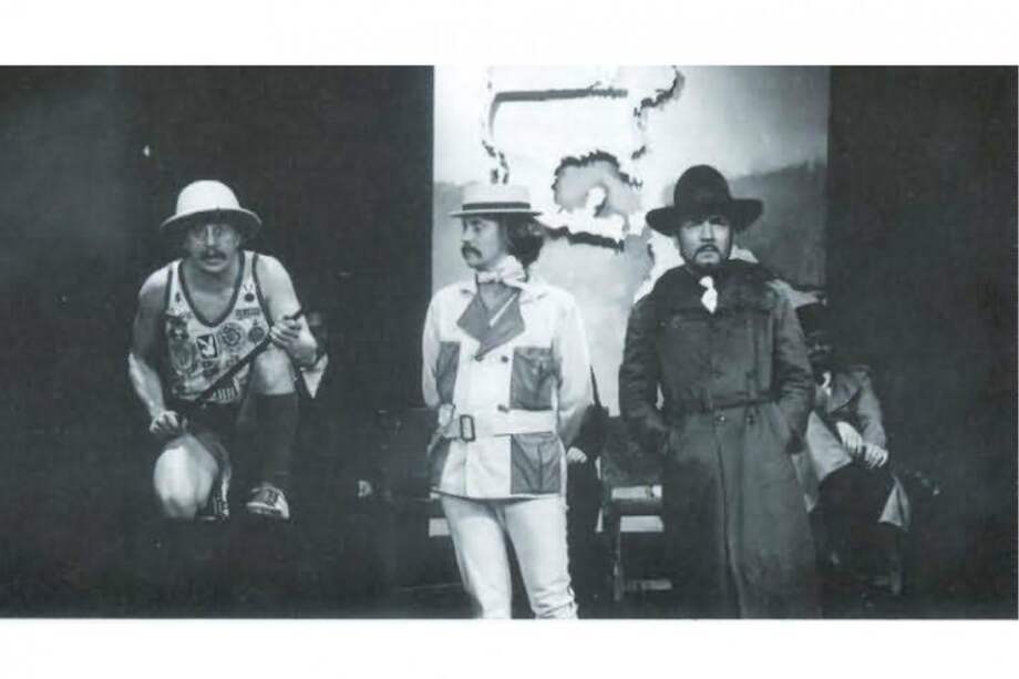 Escena de "I took Panamá". / Foto: Jaime Valbuena. Teatro Popular de Bogotá, 25 años: Centro de Artes Dramáticas y Audiovisuales; 1968 -1993. Catálogo del TPB. 1993 Produgraf Ltda.