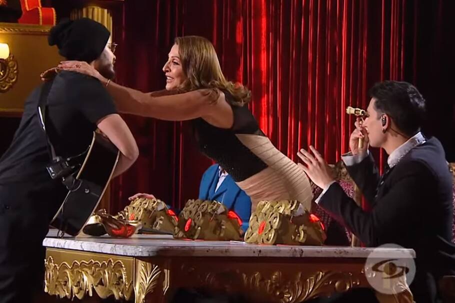 Antes de marcharse del escenario, el participante de ‘Yo me llamo’ trató de darle un beso en la boca a Amparo Grisales. Así reaccionó la jurado.