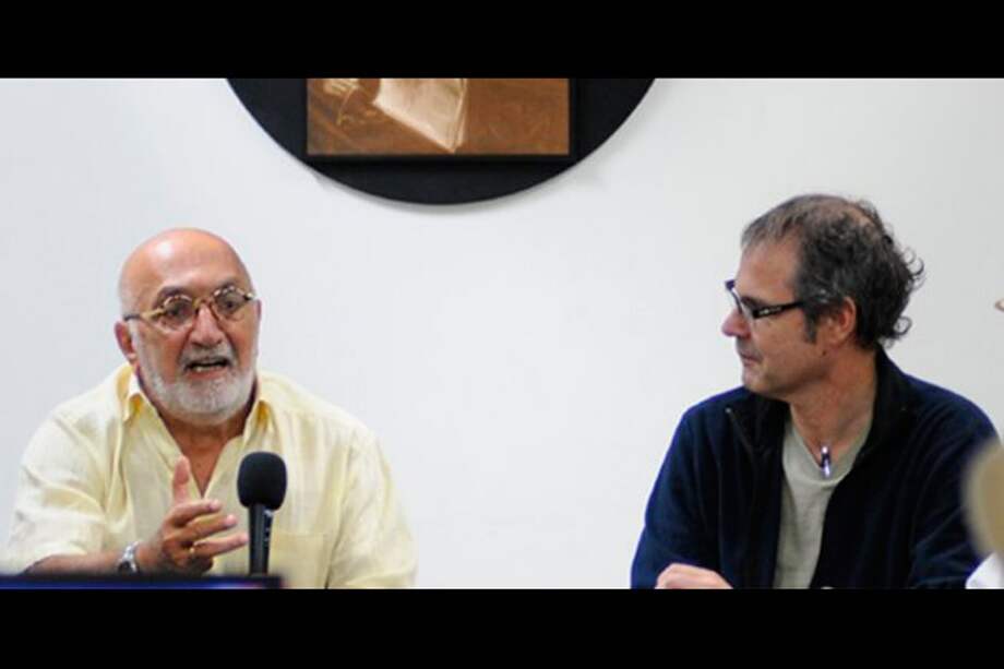 Juan Gossain y Ernesto McCausland en una de las tertulias en el diario El Heraldo. / Tomada de Elheraldo.co