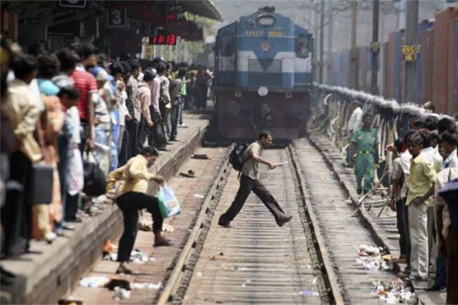 Policía india arrestará a quien se haga "selfies" delante de trenes