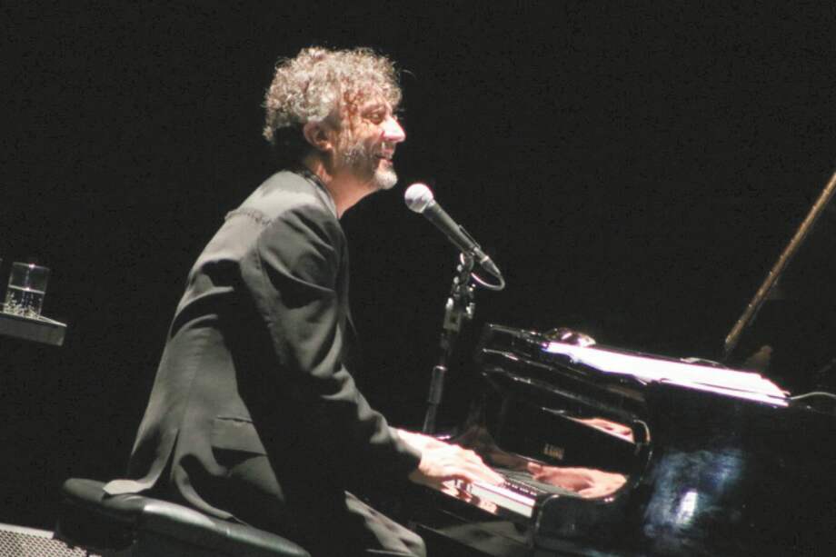 Fito Páez en su presentación el sábado, en el Teatro Jorge Eliécer Gaitán de Bogotá. / Cortesía: Julián Orrego