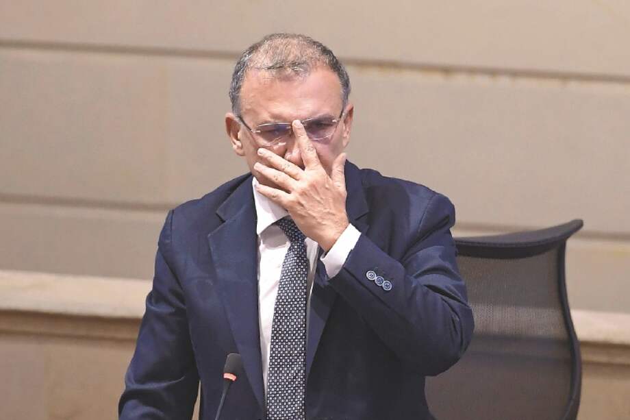 El Consejo de Estado anuló la elección como senador del político Roy Barreras porque incurrió en doble militancia. La decisión es de única instancia, pero a través de la tutela podría regresar a su puesto en el legislativo. Como última opción podría tocar puertas internacionales.