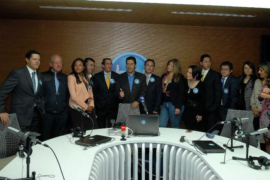 Parte del equipo periodístico del sistema BLU, en el que figuran Juan Roberto Vargas, Mábel Lara, Néstor Morales, Felipe Zuleta y Javier Hernández Bonnet. / Gustavo Torrijos