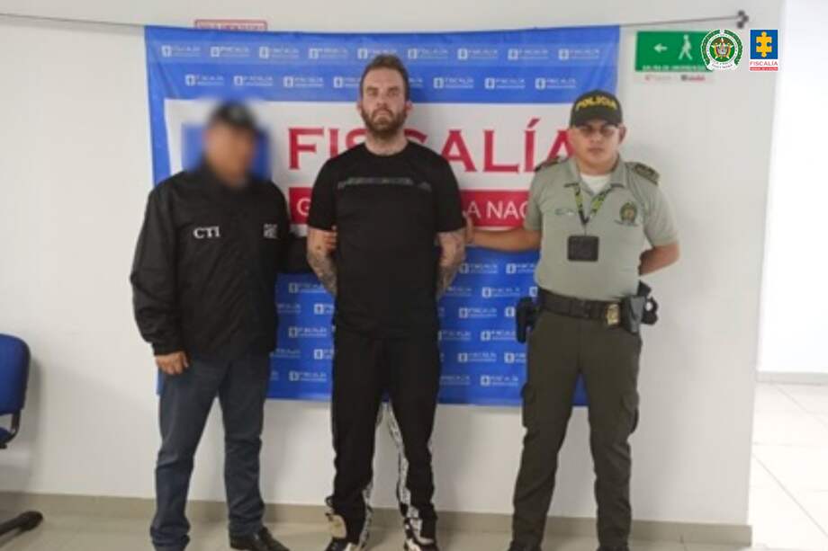 Según los investigadores, Andy Asselin no actuó solo y contó con la colaboración de otra persona, cuya identidad sigue bajo reserva mientras avanza la investigación.