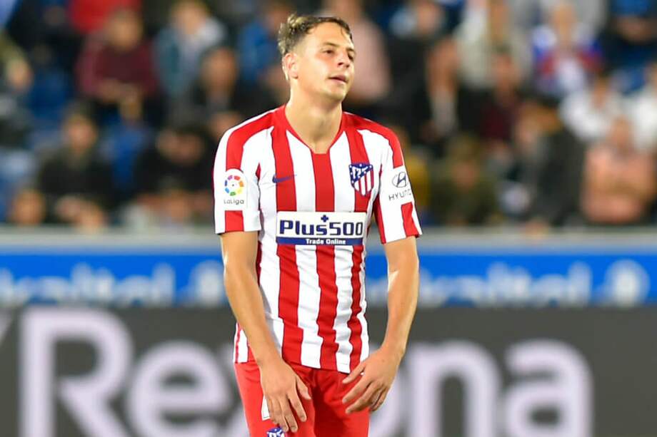 El colombiano Santiago Arias jugó todo el partido con el Atlético de Madrid ante Alavés. / EFE