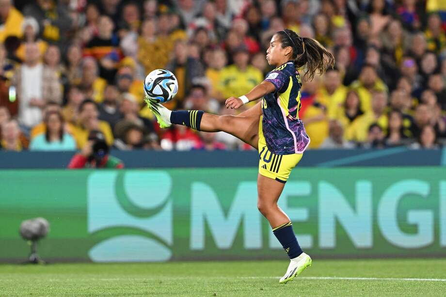 Leicy Santos, autora del único gol de Colombia en el partido contra Inglaterra.