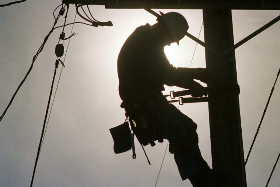Venezuela reduce horario laboral de empleados públicos por crisis eléctrica