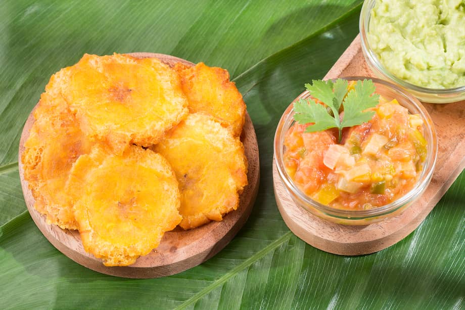 El guacamole también es un buena opción para disfrutar estos patacones.