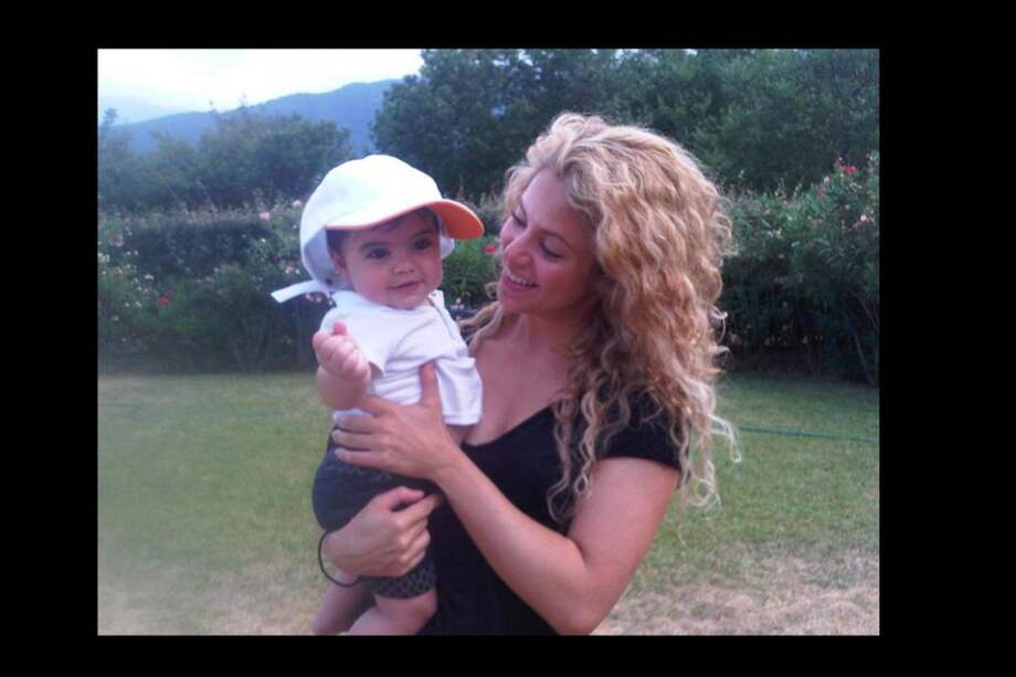 Shakira con su bebé Milan.