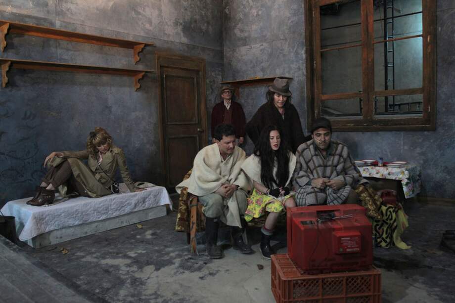 En ‘Labio de liebre’, obra original del Teatro Petra, dos enemigos del pasado se encuentran en el presente. / Cortesía: Teatro Colón