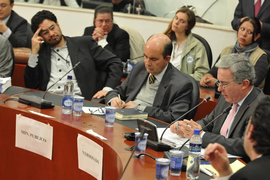 Iván Cepeda realizará un debate sobre el narcotráfico, el paramilitarismo y sus relaciones políticas.