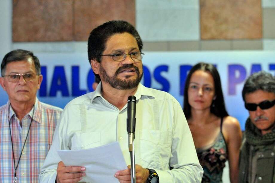 Farc rinden tributo a Chávez calificándolo como el "Libertador de nuestra era"