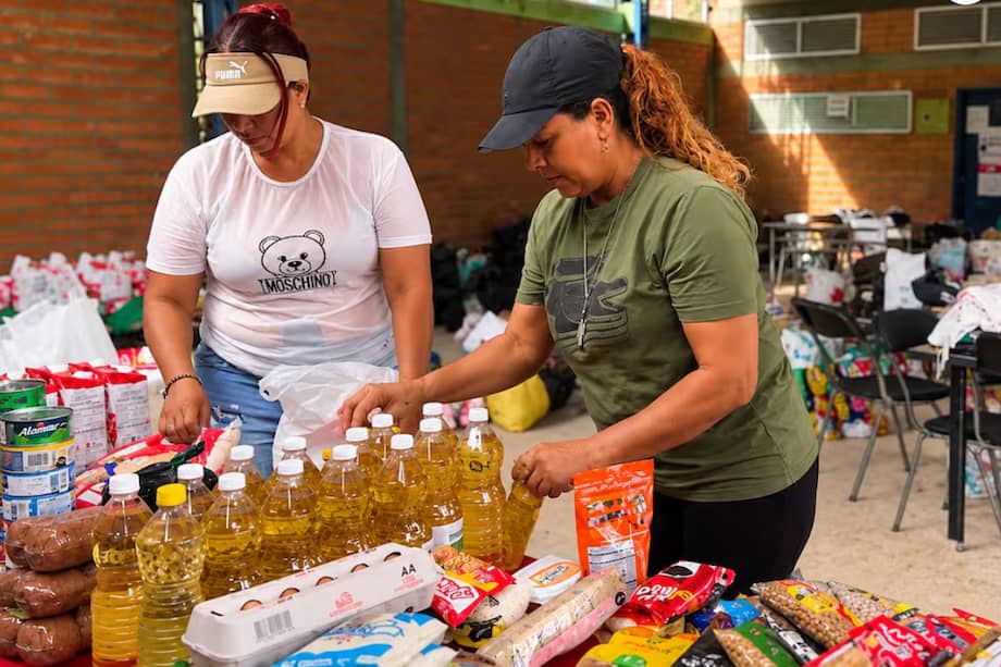 Los puntos de acopio en Medellín funcionan en bancos de alimentos, parques biblioteca, la Terminal del Norte, la Universidad EAFIT y el hall de la Alcaldía. Las donaciones son canalizadas en articulación con la Asociación de Bancos de Alimentos de Colombia.