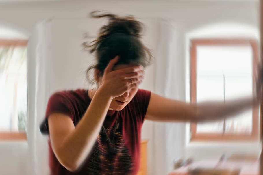 El desmayo puede ser un síntoma de problemas cardíacos graves, especialmente en adultos mayores o personas con antecedentes familiares.